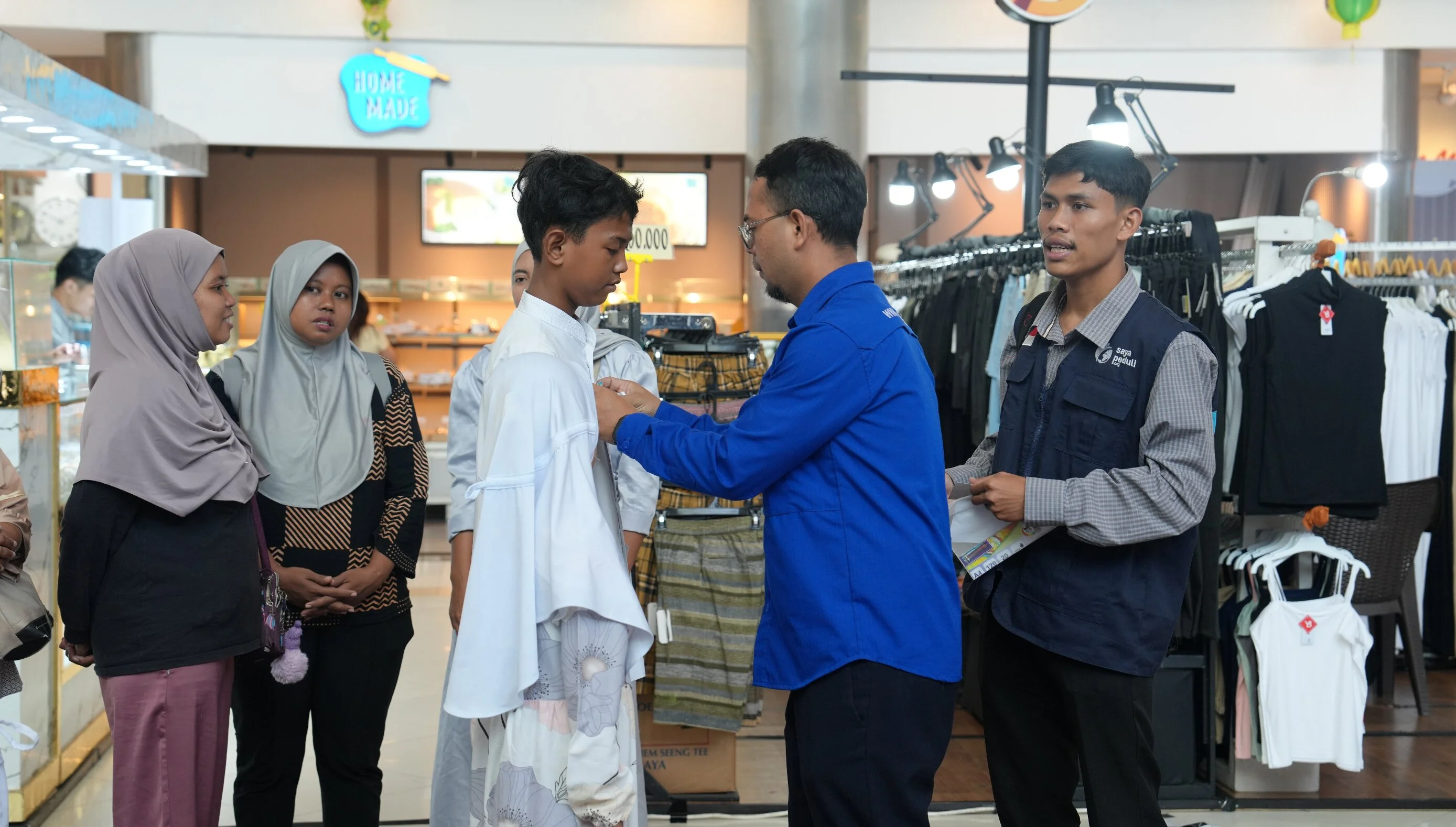 Foto 17 dari album Belanja Bareng Yatim Dhuafa Difabel 2026